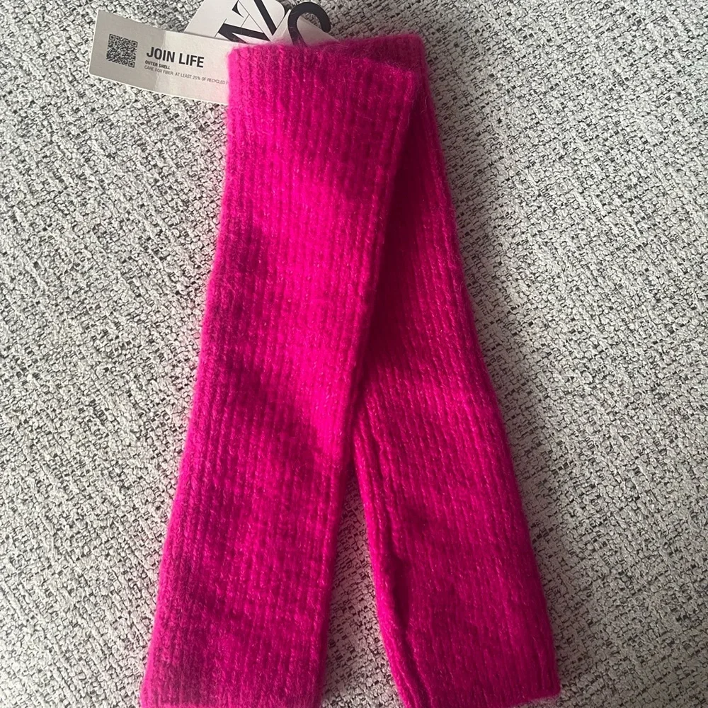 NWT Zara Ribbed Knit Fingerless Long Mitten in Fuchsia